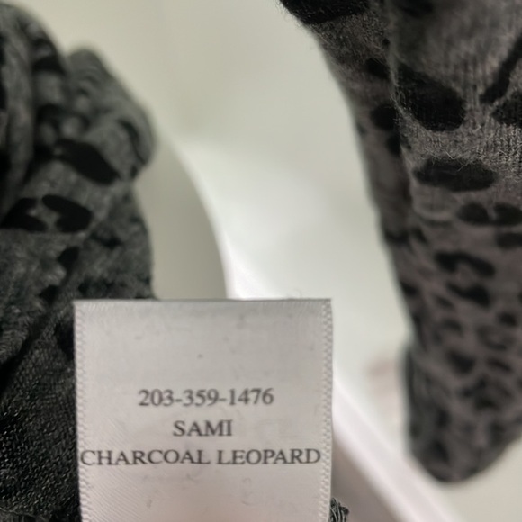 Rails Linen Charcoal Leopard Print LS Tee Mobwife - Picture 10 of 10